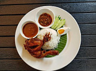 Nasi Kukus Ayam Berempah Idi food