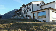 Rifugio Mai Tardi outside