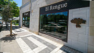 El Rengue outside