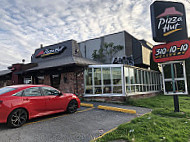 Pizza Hut outside