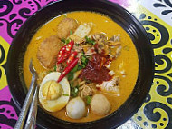 Calong Mee Kari Beserah food