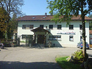 Gasthaus Ziegelhuette outside