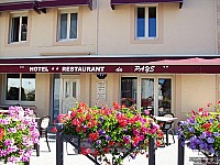 Auberge du Pays outside