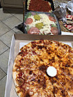 Pizza Domino's food