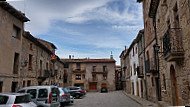 La Fonda Alpens outside