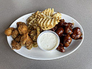 Pluckers Wing food