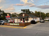 Charlie's Pizza House outside