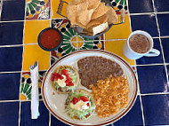 Taqueria Estrella food