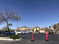 In-n-out Burger outside