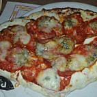 Mondo Pizza food