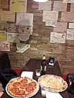 Pizzeria Il Buco food