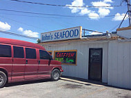 John's Seafood outside