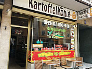 Kartoffelkonig outside