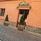 Il Nuovo Zuavo outside