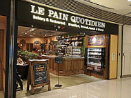 Le Pain Quotidien outside