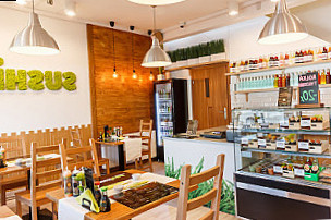 Sushiroll Bistro