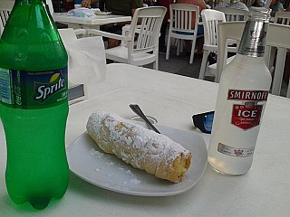 Bread Fruit Panaderia, Reposteria, Cafe