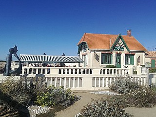 CafÉ De La Plage