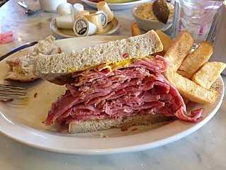 Montreal Delicatessen & Family