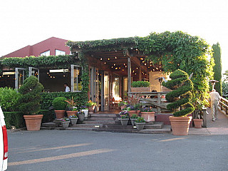 Giovanni's Bistro & Bar