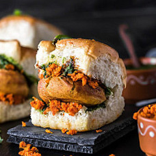 Bole To Vadapav