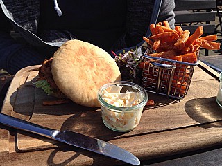 Lieblingsplatz Restaurant und Cafe auf dem Forellenhof