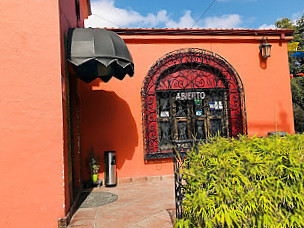 La Casa De La Esquina