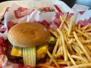 Freddy's Frozen Custard Steakburgers