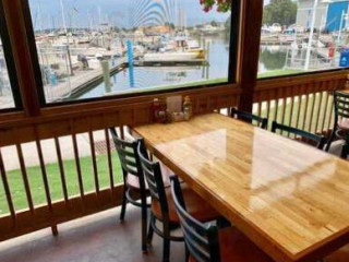 Stony’s Dockside Grill