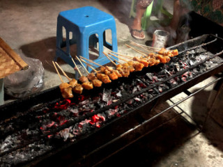 Sate Babi Street Food Warenda