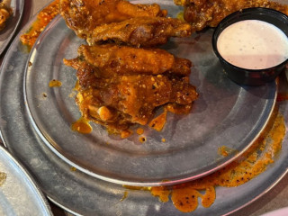 Pluckers Wing