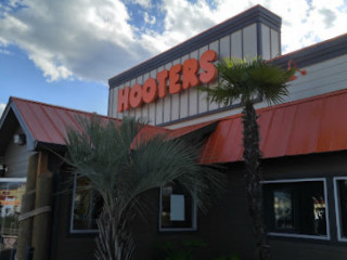 Hooters