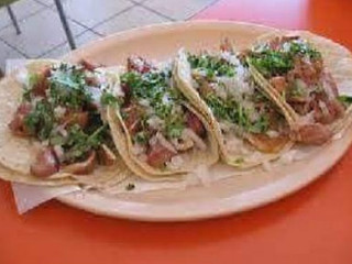 Tacos Y Tortas El Pariente