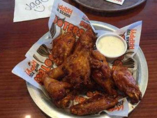 Hooters