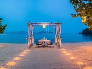 Romantic Beachfront Dining