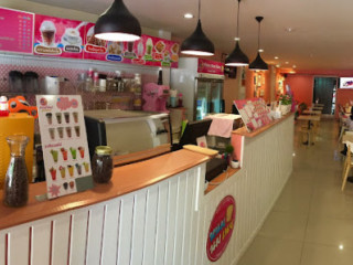 Nhomnomnoey Sweetcafe' ร้านหนมนมเนย