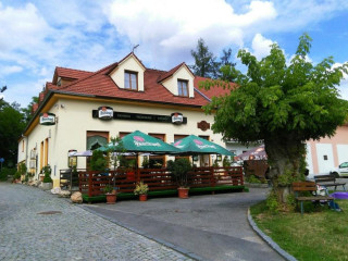 Zámecká Restaurace A Penzion Týn Nad Vltavou