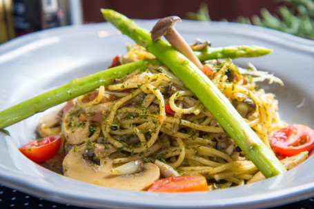 Fried Spicy Tagliatelle With Mushrooms, Garlic, And Basil (Veggie's Choice)