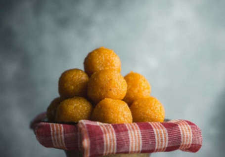 Big Ghee Laddu (4 Pcs)