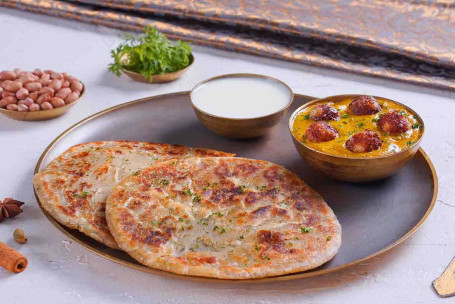 Singhada Aloo Paratha (2 Szt.) Z Malai Kofta Curry Mini Thali