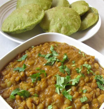 Ghugni With Puri