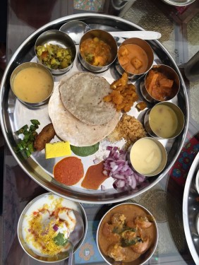 Vegetariańskie Thali