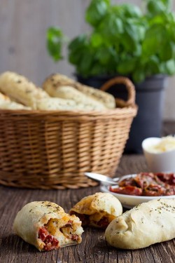 Pizzabrötchen Käse Und Salami