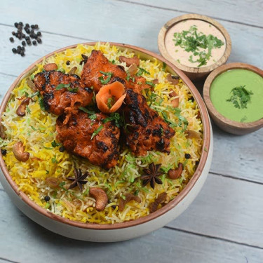 Murgh Hyderabadi Dum Biryani (750 Ml)