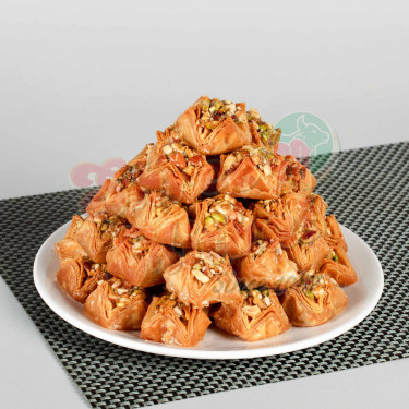 Mixed Dry Fruit Pyramid Baklava (4 Pieces)