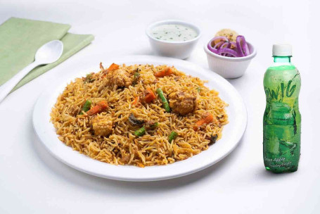 Mieszanka Napojów Z Warzywami Hyderabadi Dum Biryani