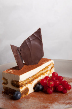 Coorg Coffee Tiramisu, Baileys Macerated Savoriodi Berries