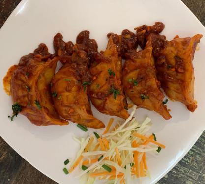 Sezhwan Tang Chicken Momos