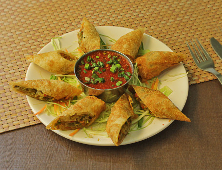 Veg Spring Rolls (8 Pcs)