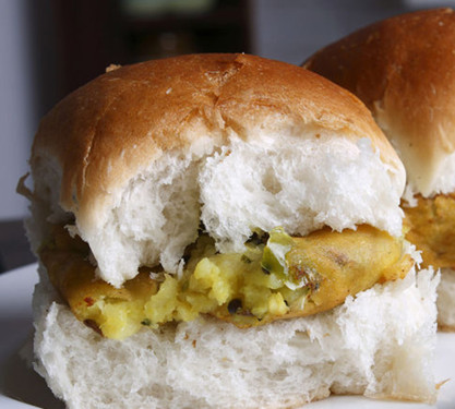 Jumbo Vada Pav [Jain Vada]